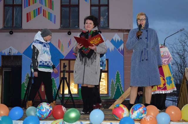 Лариса Титовец на празднике в честь открытия спортивной площадки в 2019 г.
