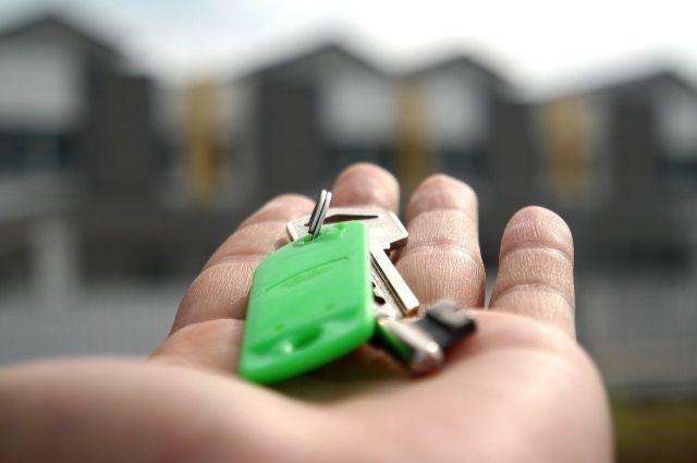 В Ишиме 11 детей-сирот получили ключи от квартир