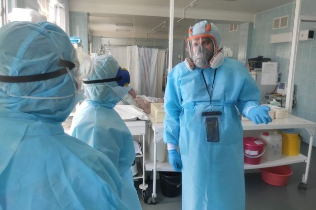 На 18 мая в больнице имелось в наличии 1200 костюмов инфекциониста.