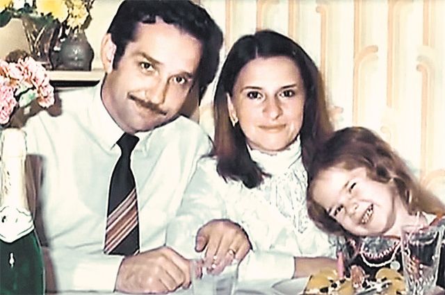 С дочерью Еленой в Латинской Америке, середина 1980-х гг. Дети даже не догадывались, что они русские.