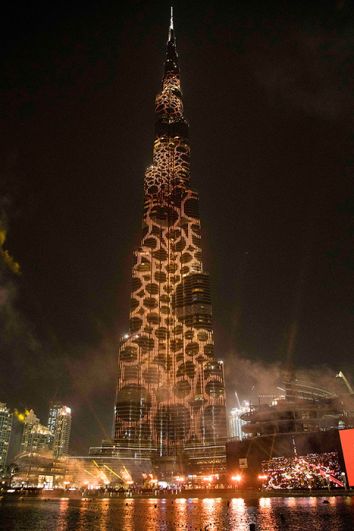 Иллюминация на башне в честь Dubai Expo 2020.