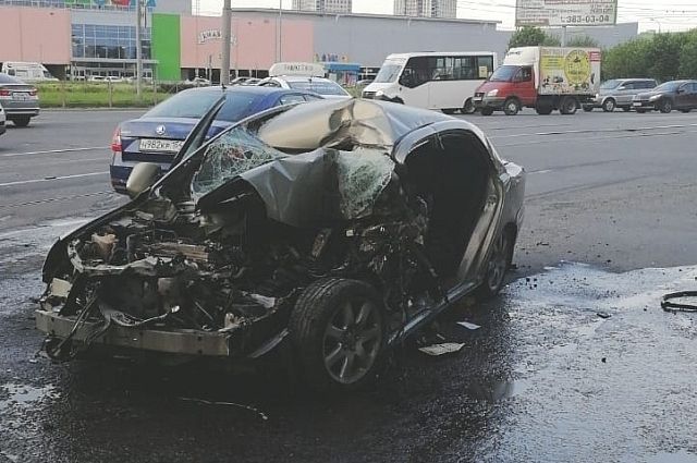 В итоге 34-летний водитель легковушки получил смертельные травмы и скончался на месте ДТП. 