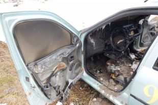 Собственник вовремя заметил возгорание и затушил огонь.