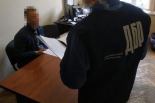 Во Львове полицейский изготовлял и продавал наркотики