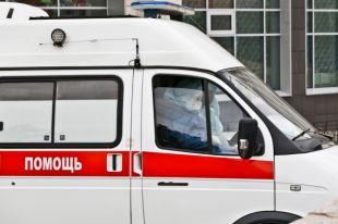 Девочка получила ушибы головы, ног и рук.