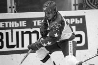 Нападающий команды ЦСКА и сборной команды СССР по хоккею Александр Герасимов, 1983 г.