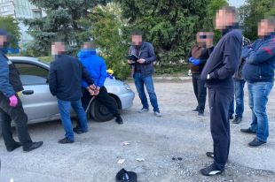 В Запорожской области правоохранитель торговал наркотиками