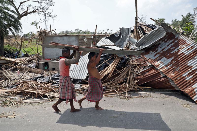 Разрушения в округе Южные 24 парганы в Западной Бенгалии, Индия.