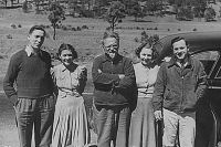 Лев Троцкий с друзьями в Мексике, апрель 1940 г.