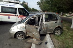 На место происшествия выезжали сотрудники ГИБДД и МЧС.