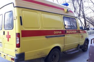 На улице Комсомольской эвакуируют машины, мешающие проезду скорой помощи