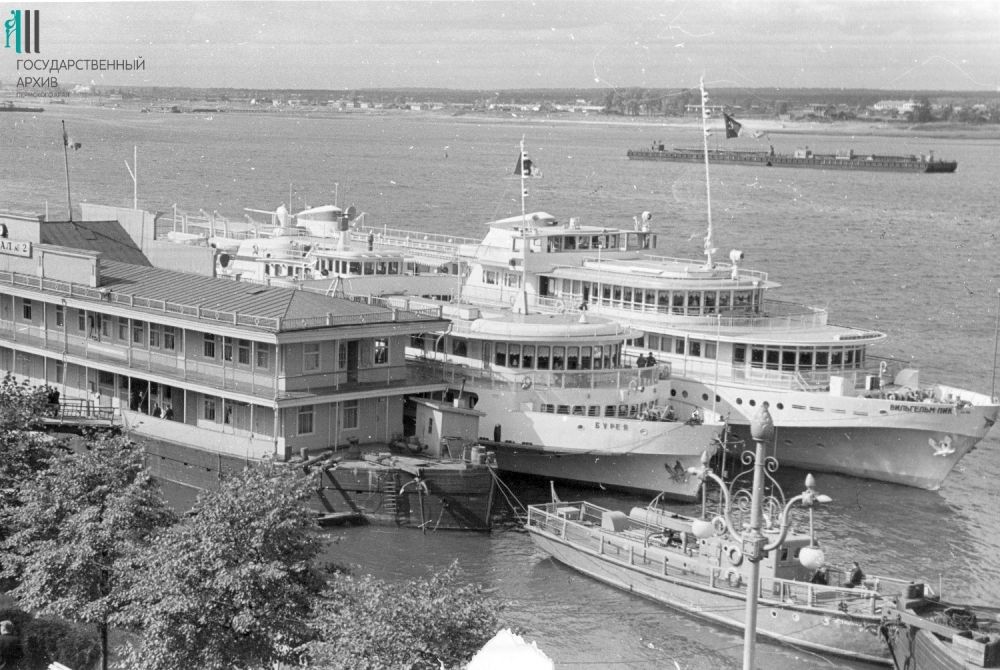 У причала №2 Речного вокзала,Пермь. 1961 год.