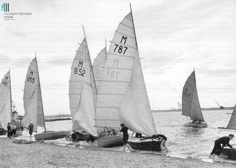 Яхты в районе порта Лёвшино. 1950-е годы.