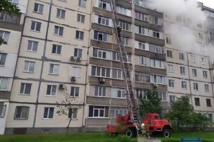 В Хмельницкой области вспыхнул пожар в многоэтажке: эвакуировали детей