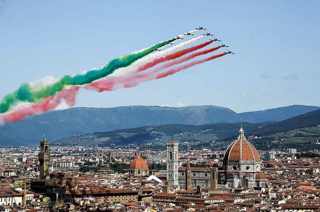 Авиашоу над Италией в память о жертвах COVID-19