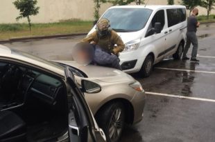 В Николаеве двое мужчин требовали у предпринимателя несуществующий долг