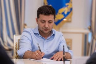 Зеленский подписал закон о поддержке налогоплательщиков
