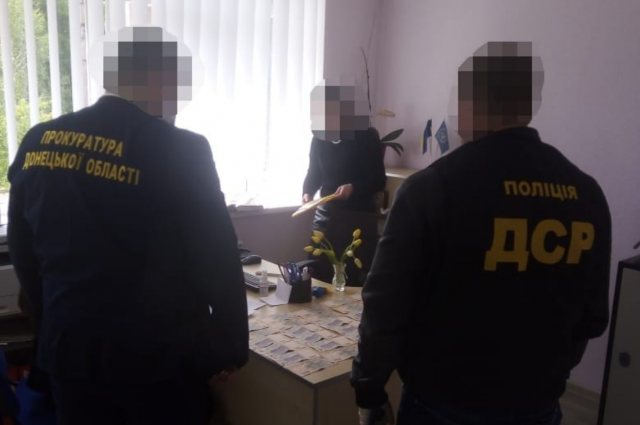 В Донецкой области на взятке поймали начальницу центра админуслуг