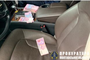 Экс-чиновника Полтавской ОГА задержали на получении 50 тыс. гривен взятки