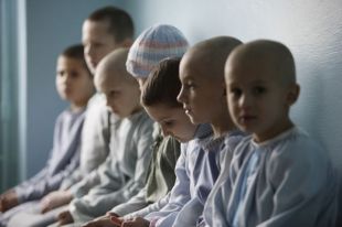 Минздрав обещает поставить в медучреждения лекарства для детской онкологии
