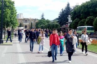 Многолюдным Курортный бульвар Кисловодска станет ещё не скоро