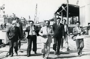 В 1972 году Нурсултана Назарбаева назначили на должность секретаря парткома родного для него Карагандинского металлургического комбината.