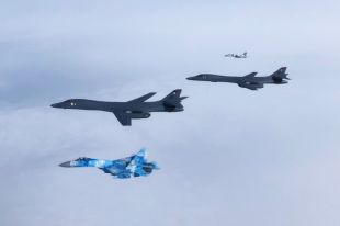 Бомбардировщики ВВС США впервые интегрировались с украинскими истребителями