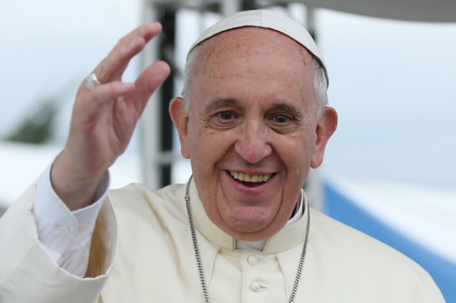 Папа римский впервые за три месяца обратился к верующим из окна Ватикана