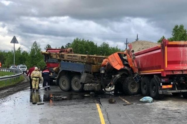 В Нижневартовском районе при столкновении дух грузовиков погиб человек