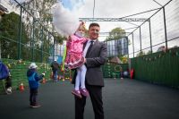 Зеленский призвал взрослых стать для детей «супергероями»