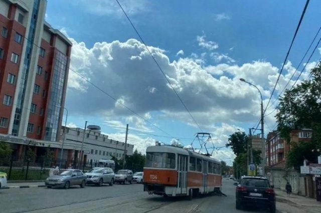 На улице Радищева в Ульяновске сошёл с рельсов ещё один трамвай