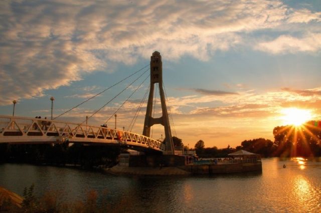 В Краснодаре возобновлен ремонт моста Поцелуев
