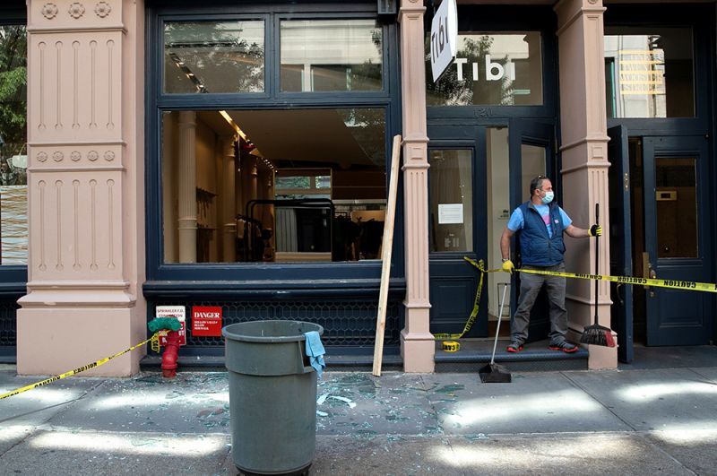 Владелец магазина в Нью-Йорке после погромов.