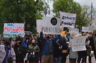 В Киеве проходит акция за возобновление полноценной работы ресторанов