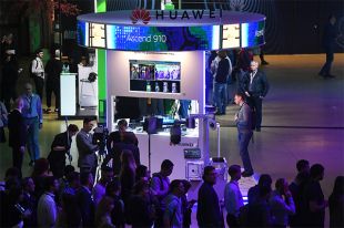 ИИ-процессор Ascend 910 на стенде компании Huawei на конференции по искусственному интеллекту Artificial Intelligence Journey (AIJ) в Москве. 2019 г.