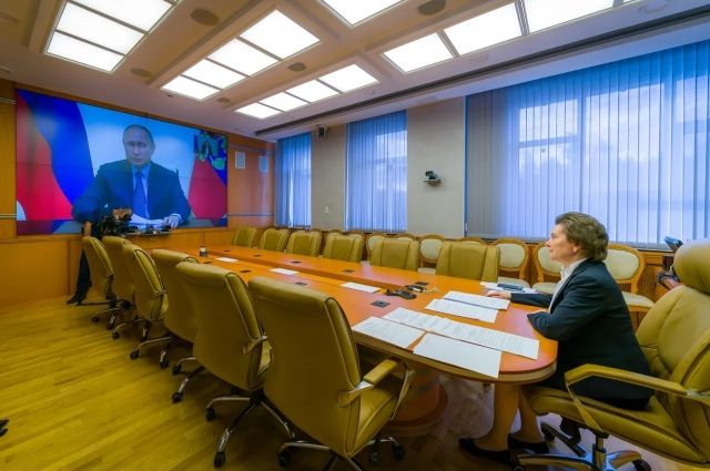Путин поддержал переизбрание Комаровой на новый губернаторский срок