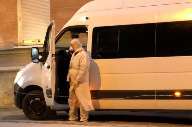 «Такси-корона» помогает скорым Екатеринбурга развозить пациентов с COVID