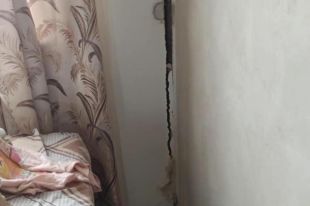 По словам депутата, администрация Советского района обещала выделить деньги на софинансирование экспертизы, однако до сих пор помощь не была оказана.