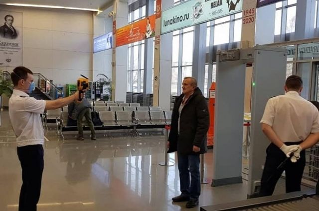 Челябинский аэропорт изменил правила при вылете и посадке пассажиров