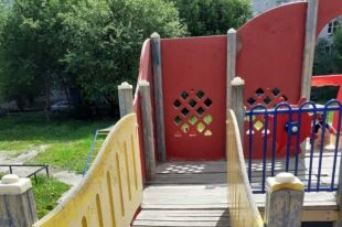 Продолжаются работы по благоустройству тюменских дворов