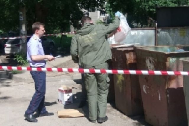 В Рязани в мусорном баке обнаружили тело младенца