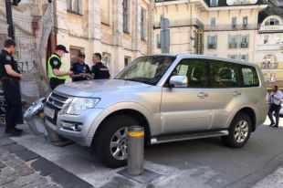 В Киеве пьяный водитель на краденом джипе устроил ДТП