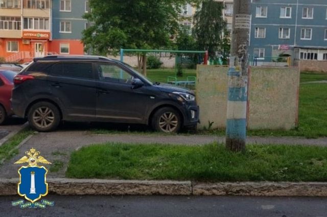 В Заволжском районе Ульяновска выехавшая на газон иномарка сбила ребёнка