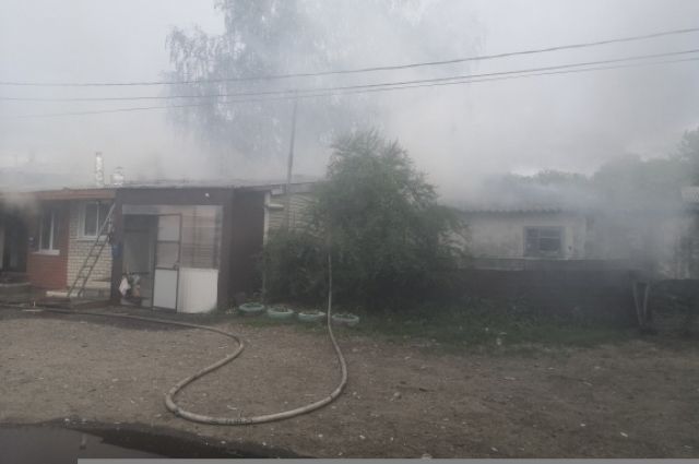 В Ульяновске из горящего дома спаслись 15 взрослых и 4 детей