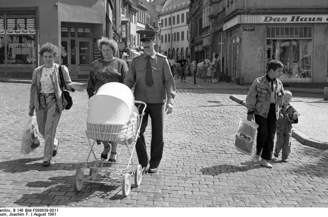 Офицер Группы в выходной день с семьёй. Наумбург, 1991 год.