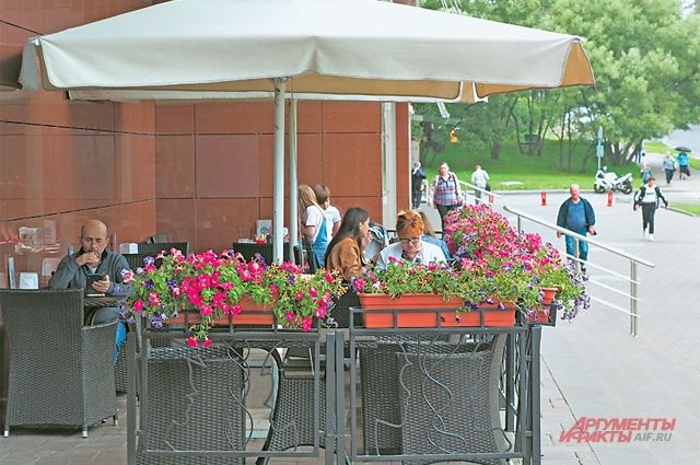 Губернатор Новосибирской области назвал сроки открытия летних кафе