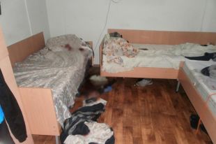 Желал отомстить: в киевском хостеле мужчина ударил ножом спящего соседа