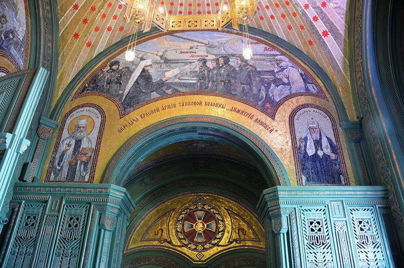Мозаика в интерьере главного храма Вооруженных сил РФ.