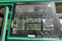 В Киеве обиженный пассажир бросил камень в окно троллейбуса