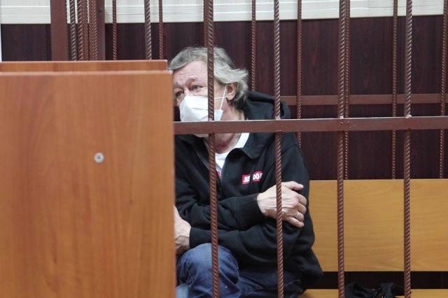 Судмедэксперт опроверг версию о попытке Ефремова покончить с собой